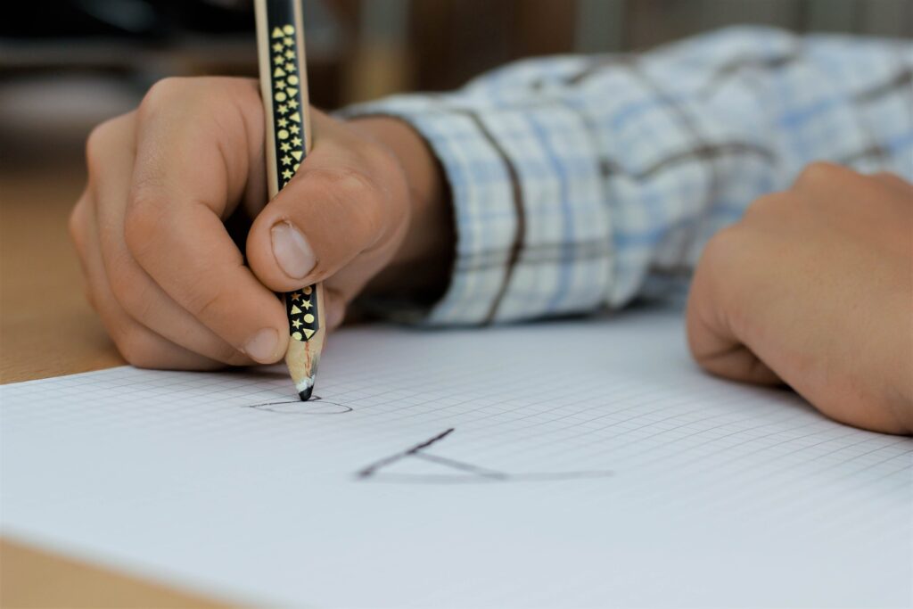 Blog - Comment tenir correctement son crayon en maternelle ?